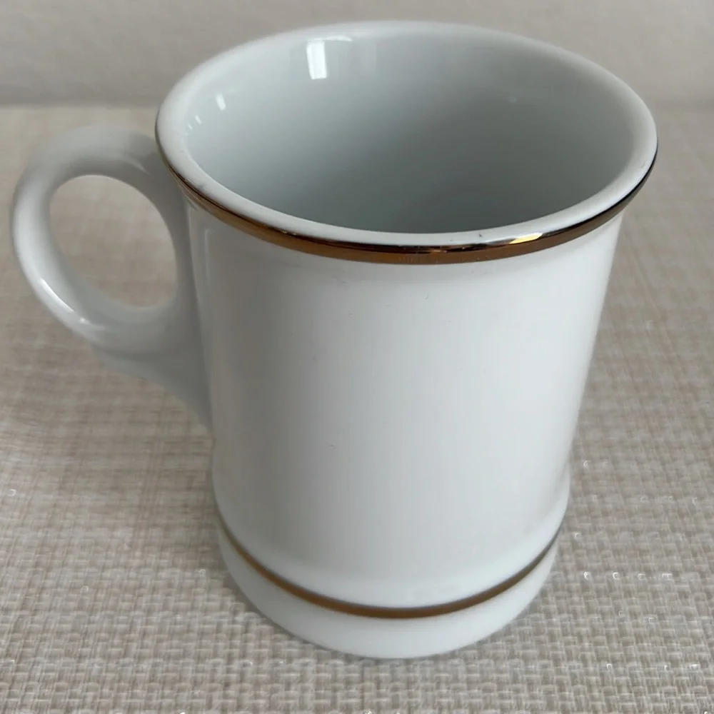 ☕️Williams Sonoma☕️Gold Monogram “K” Coffee Mug